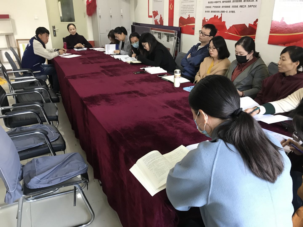 新闻学院组织教师学习讨论“习近平给全国高校黄大年式教师团队代表的回信”