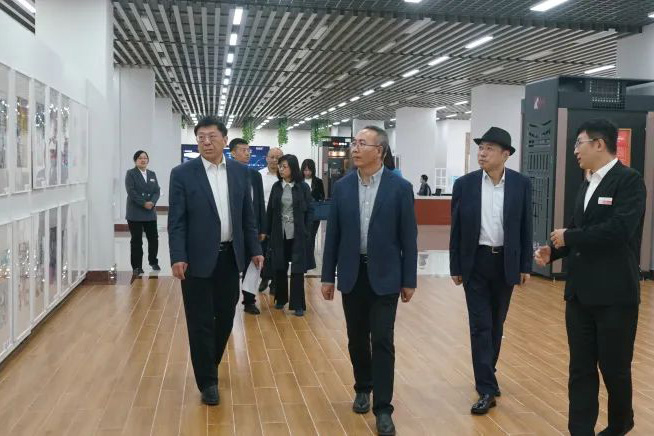 辽宁省委宣传部副部长杨利景一行来beat365调研