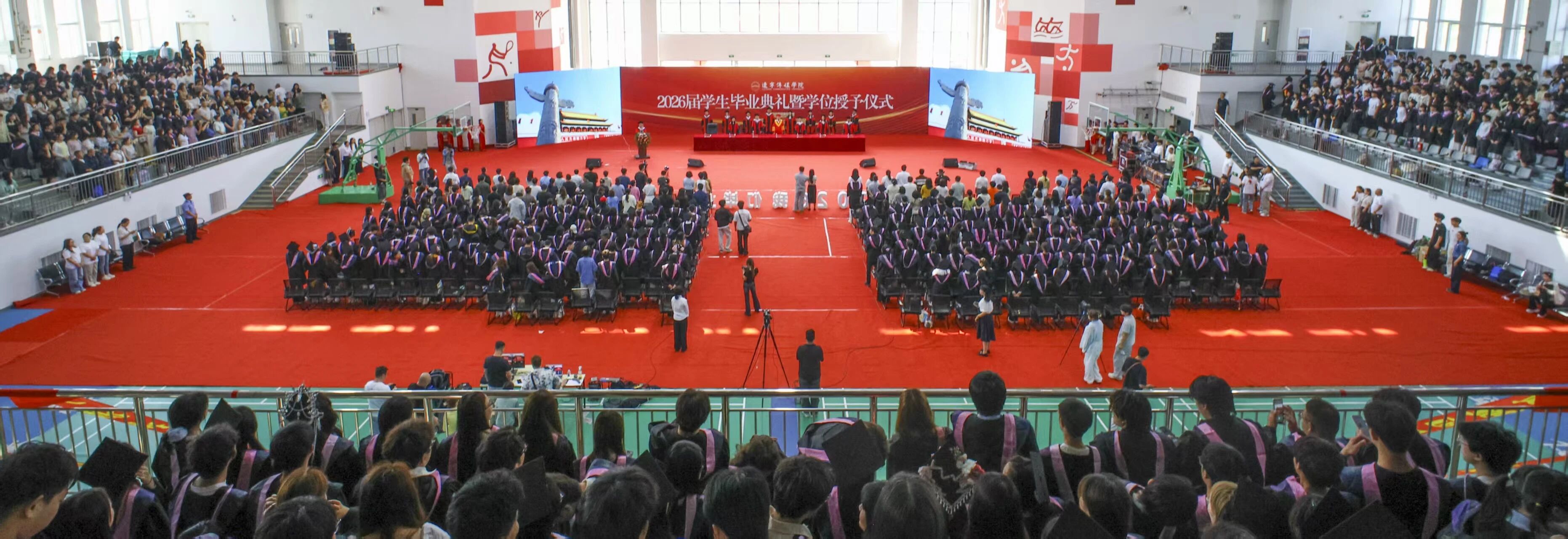 beat365隆重举行2026届学生毕业典礼暨学位授予仪式